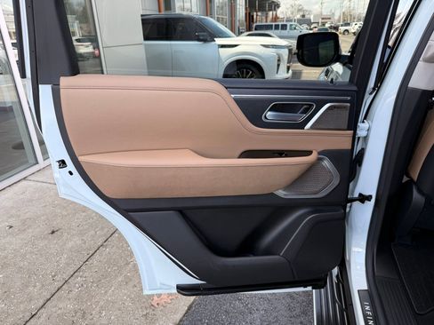 Used 2025 INFINITI QX80 Sensory image 37