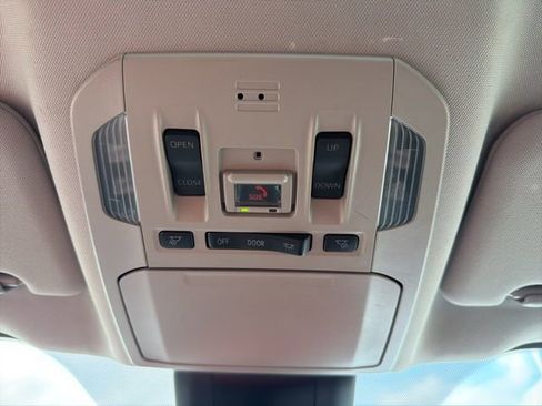 Used 2023 Toyota Highlander XLE image 28