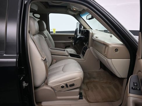 Used 2005 Chevrolet Suburban Z71 w/ Preferred Equipment Group AWD/4WD image 34
