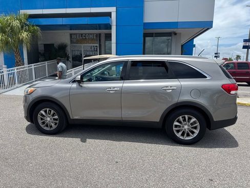 Used 2017 Kia Sorento AWD image 7