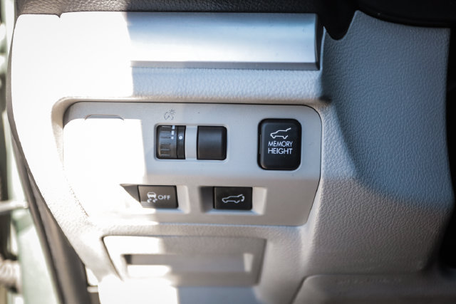 Used 2015 Subaru Forester 2.5i Touring w/ Eyesight & Navigation System AWD/4WD image 33