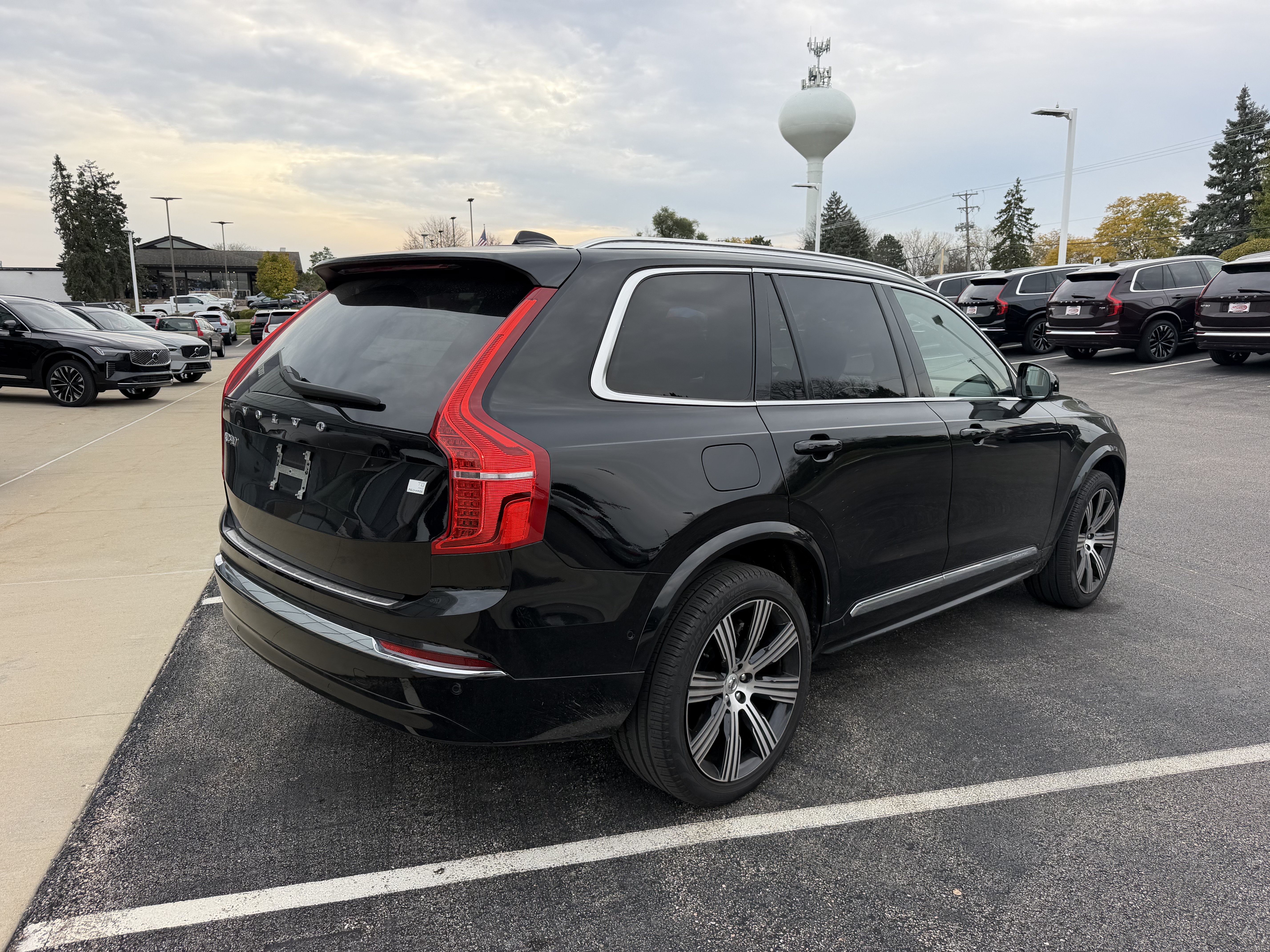 Used 2024 Volvo XC90 T8 Plus w/ Protection Package Premier AWD/4WD image 4