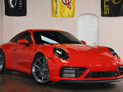 Used 2022 Porsche 911 Carrera GTS RWD image 3