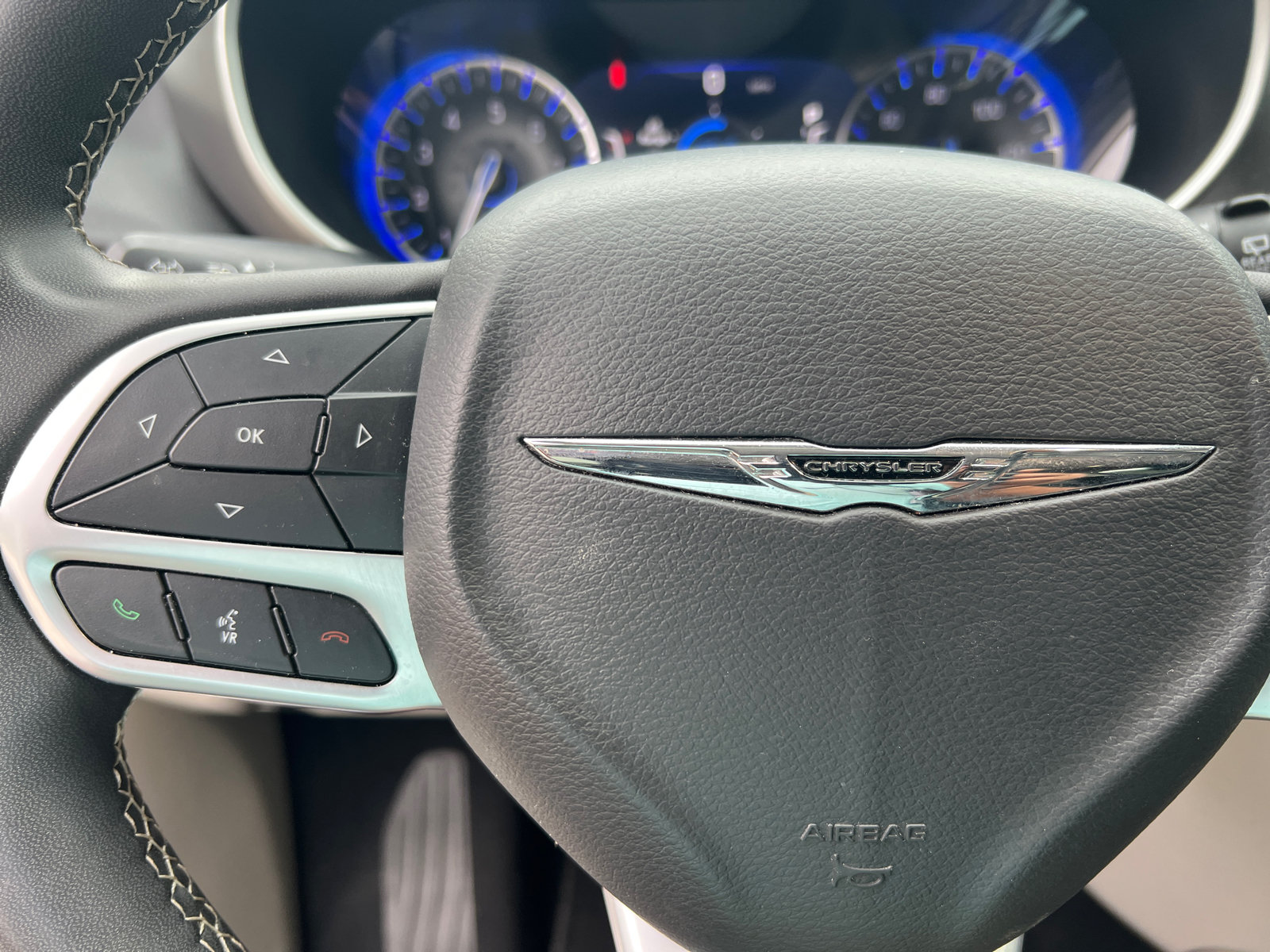 Used 2024 Chrysler Pacifica Touring-L FWD image 31