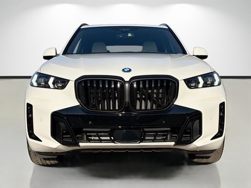 New 2026 BMW X5 xDrive50e image 8