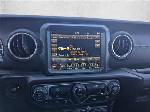 Used 2022 Jeep Wrangler Unlimited Sahara image 12