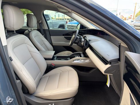Used 2025 Lincoln Nautilus Premier AWD/4WD image 13