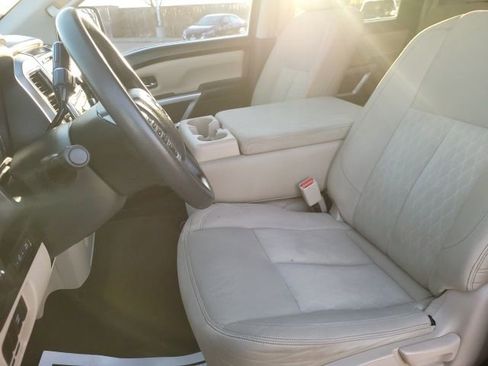 Used 2017 Nissan Titan SV image 21
