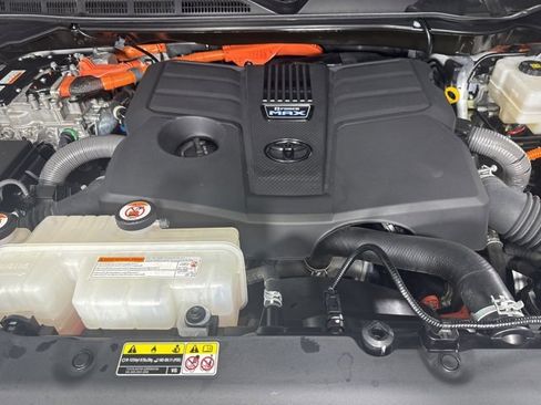 Used 2023 Toyota Tundra Platinum image 9