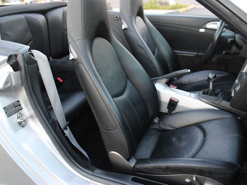 Used 2005 Porsche 911 Carrera image 21