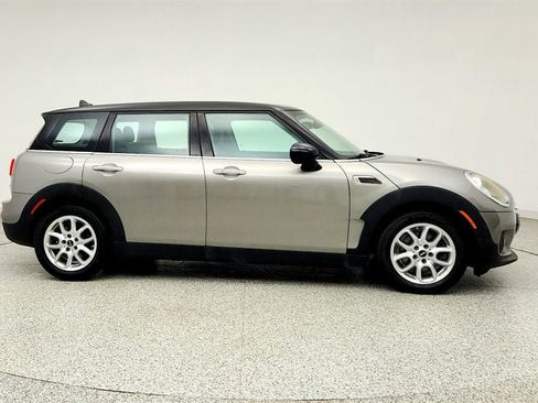 Used 2017 MINI Cooper Clubman FWD image 4