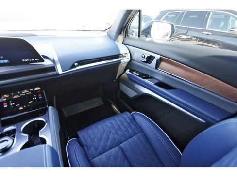 Used 2026 Cadillac Vistiq Premium Luxury image 10