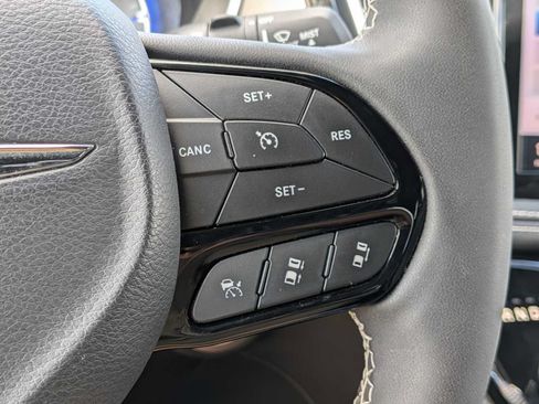 Used 2023 Chrysler Pacifica Limited w/ S Appearance Package AWD/4WD image 27