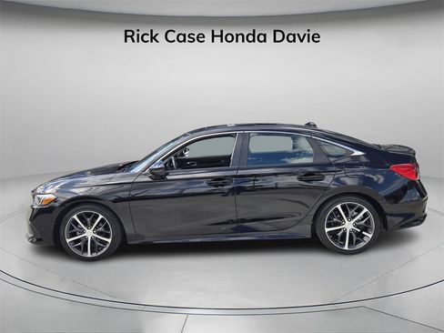 Used 2023 Honda Civic Touring image 4