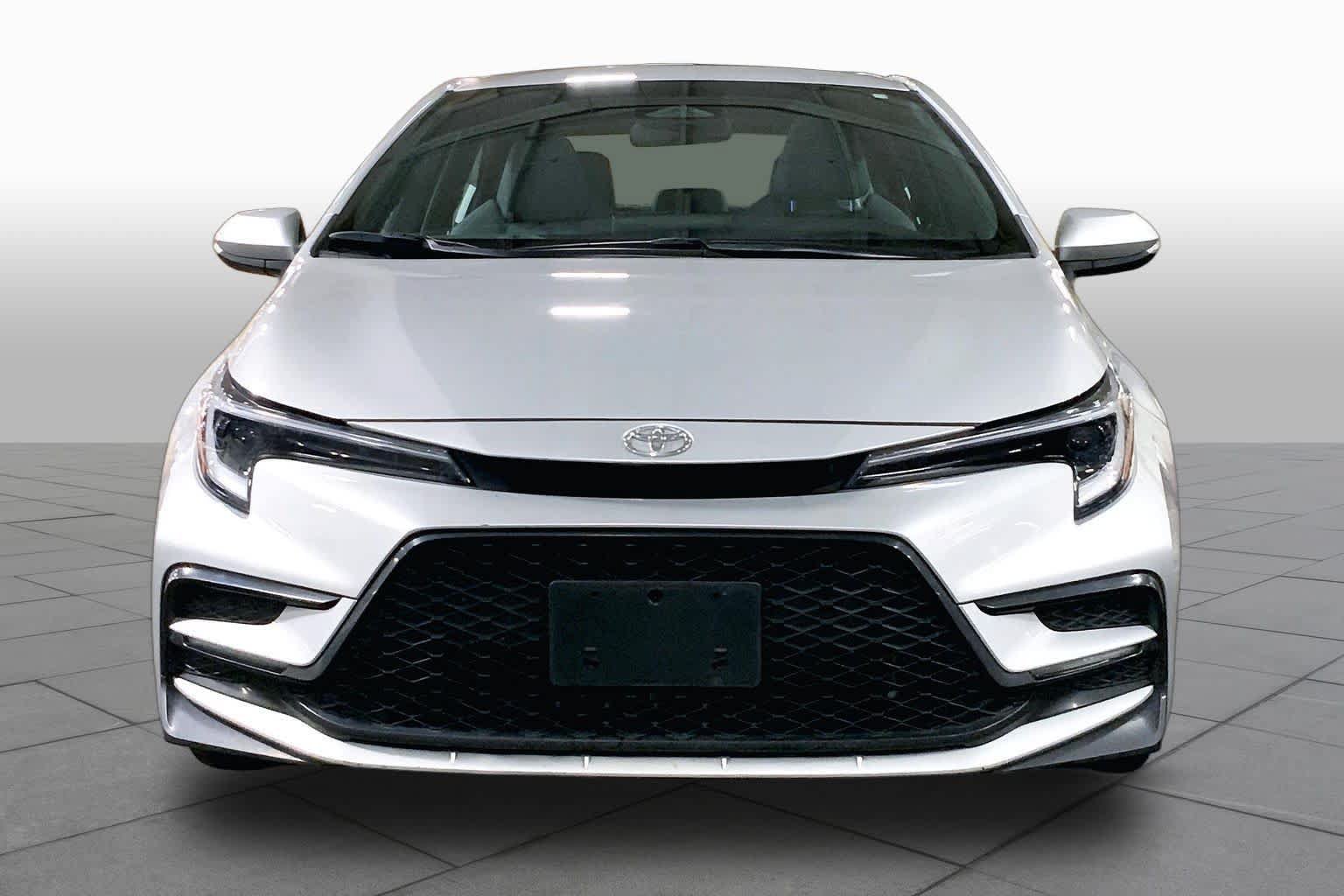 Certified 2024 Toyota Corolla SE w/ SE Premium Package FWD image 4