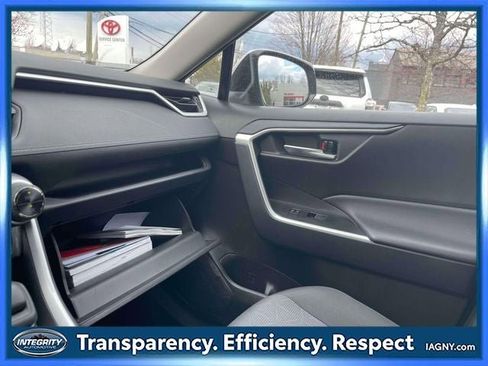 Used 2025 Toyota RAV4 XLE image 32