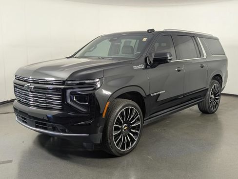 Used 2025 Chevrolet Suburban High Country AWD/4WD image 4