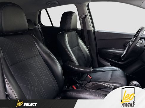 Used 2018 Chevrolet Trax LT w/ LT Convenience Package FWD image 28
