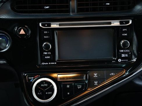 Used 2018 Toyota Prius C One image 18