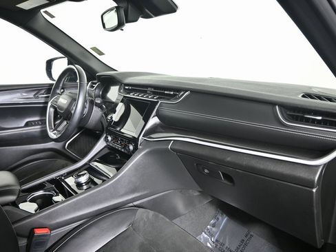 Used 2022 Jeep Grand Cherokee Altitude image 14