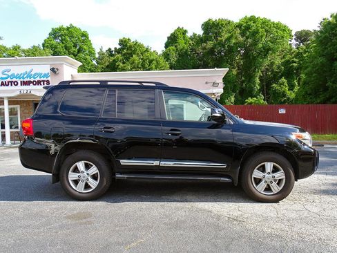 Used 2015 Toyota Land Cruiser AWD/4WD image 9