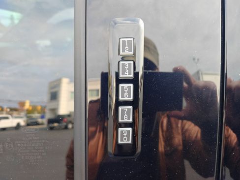 Used 2022 Ford F150 XLT w/ Equipment Group 302A High image 17