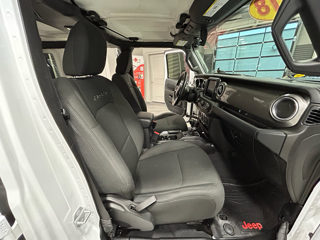 Used 2018 Jeep Wrangler Unlimited Sahara AWD/4WD image 39