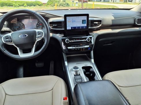 Used 2023 Ford Explorer Limited image 14