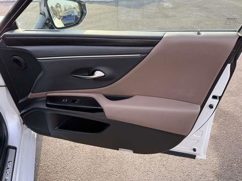 Used 2025 Lexus ES 350 Premium image 16