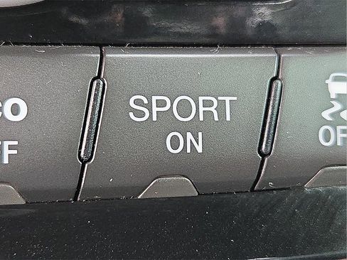 Used 2019 Jeep Grand Cherokee Altitude image 25