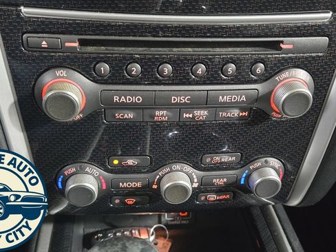 Used 2019 Nissan Pathfinder SL AWD/4WD image 18