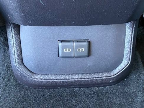 Used 2022 Toyota Highlander LE AWD/4WD image 21