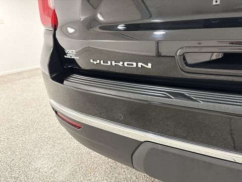 Used 2024 GMC Yukon SLT w/ SLT Luxury Package image 36