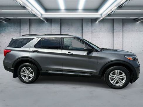 Used 2022 Ford Explorer XLT w/ Equipment Group 202A AWD/4WD image 24