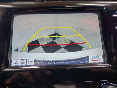 Used 2018 Toyota Camry L image 9