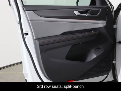 Used 2025 Volkswagen Atlas Peak Edition SE image 20