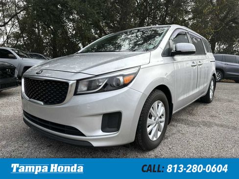 Used 2016 Kia Sedona LX image 1