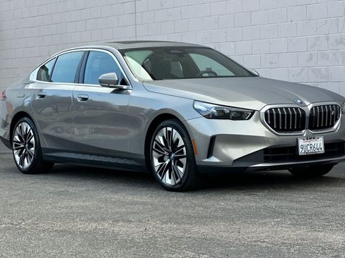 Used 2024 BMW i5 eDrive40i w/ M Sport Package image 5