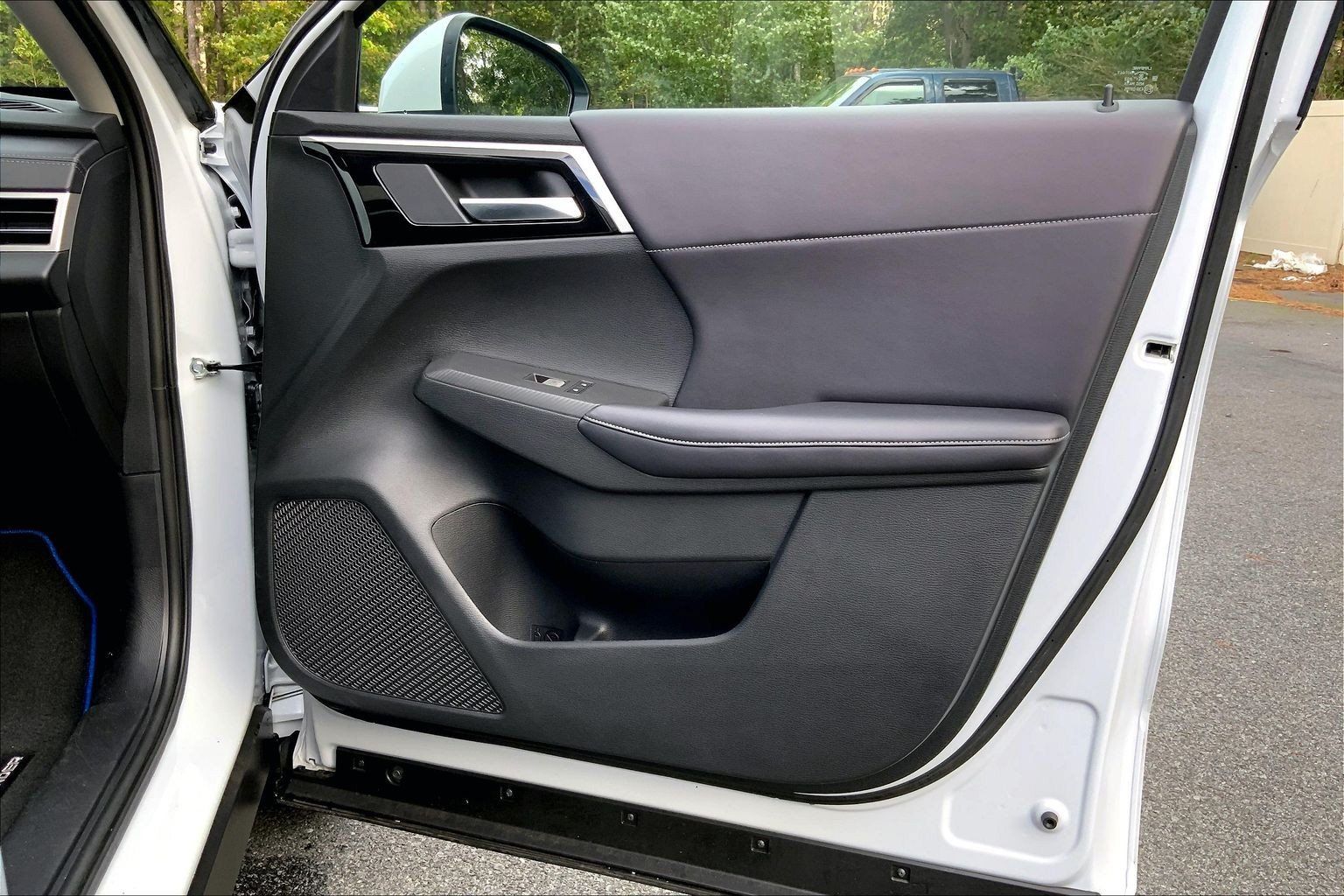 Used 2025 Mitsubishi Outlander 4WD Plug-In Hybrid image 26