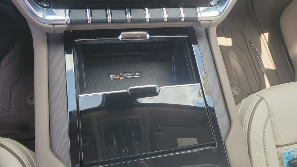 New 2026 GMC Yukon Denali w/ Denali Reserve Package AWD/4WD image 14