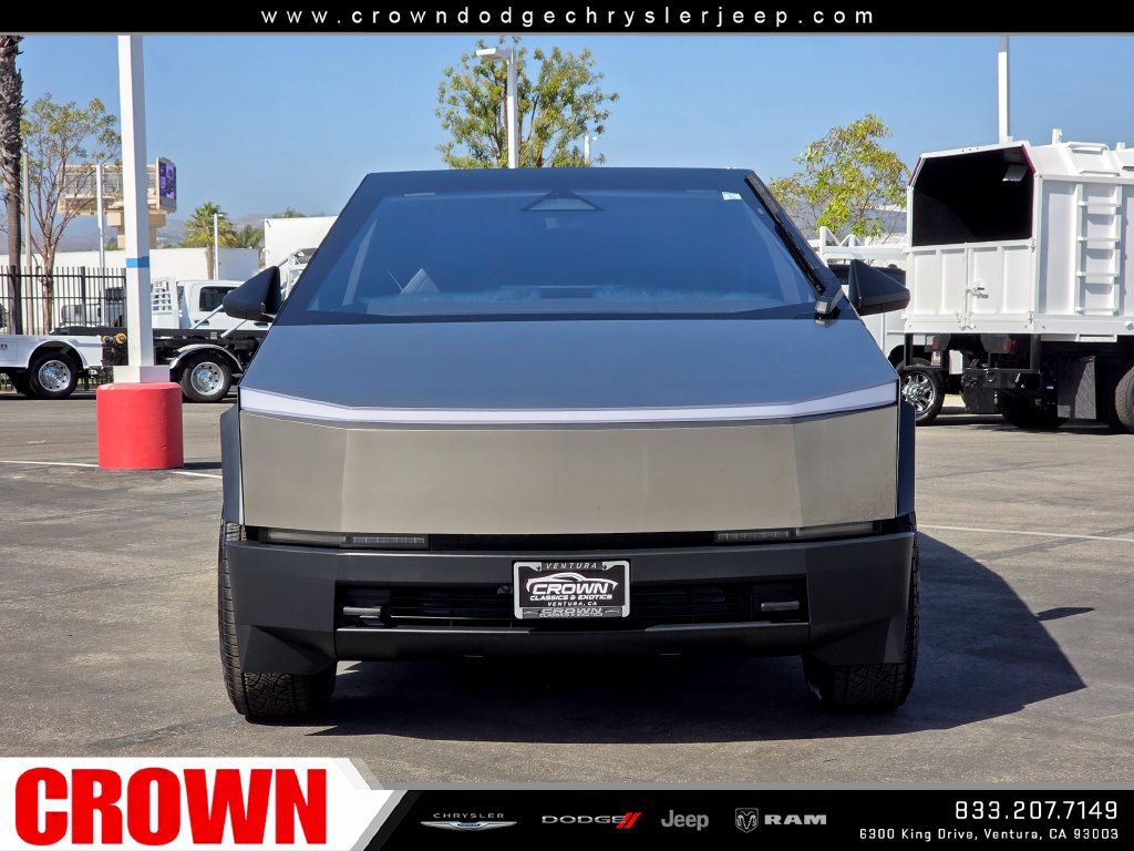 Used 2024 Tesla Cybertruck AWD Crew Cab image 2