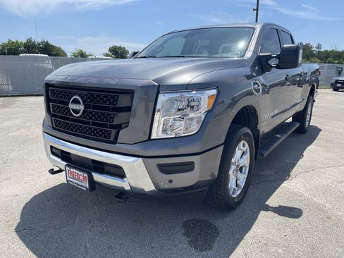 Used 2024 Nissan Titan SV w/ SV Convenience Package AWD/4WD image 8