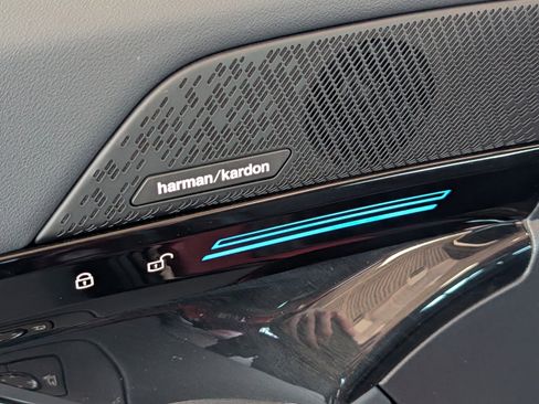 Used 2025 BMW 530i xDrive w/ M Sport Package image 15