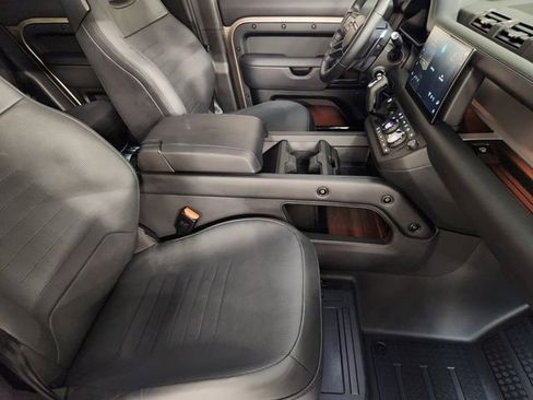 Used 2025 Land Rover Defender 110 AWD/4WD image 3