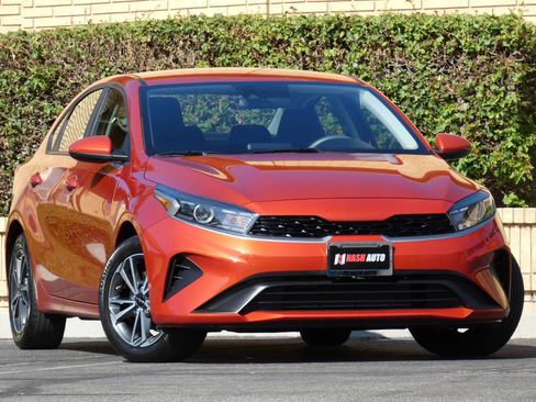 Used 2023 Kia Forte LXS image 3