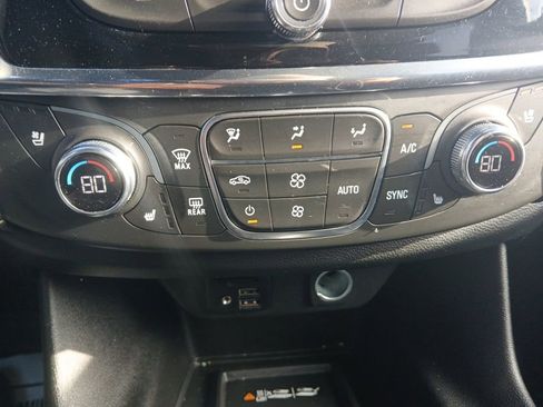 Used 2023 Chevrolet Traverse Premier image 22