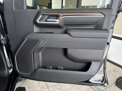 Used 2025 Chevrolet Silverado 2500 LT w/ Convenience Package image 36