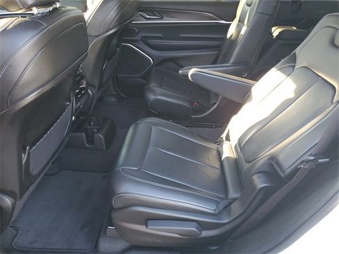 Used 2022 Jeep Grand Cherokee L Limited image 11