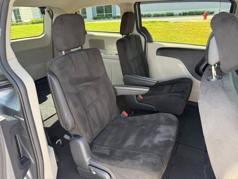 Used 2016 Dodge Grand Caravan SXT w/ Rear Park Assist Package FWD image 21