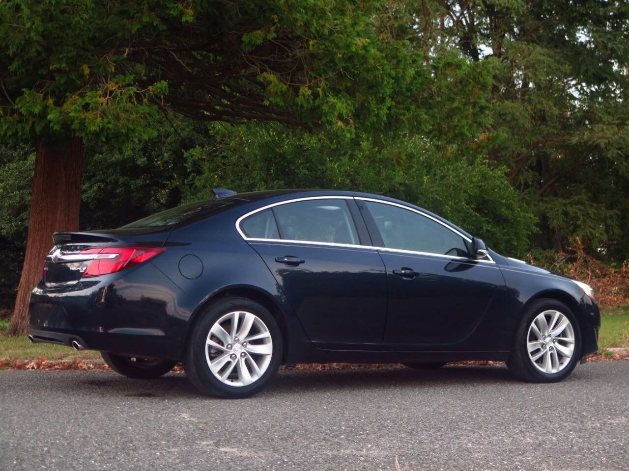 Used 2016 Buick Regal Premium w/ Driver Confidence Package #2 AWD/4WD image 4